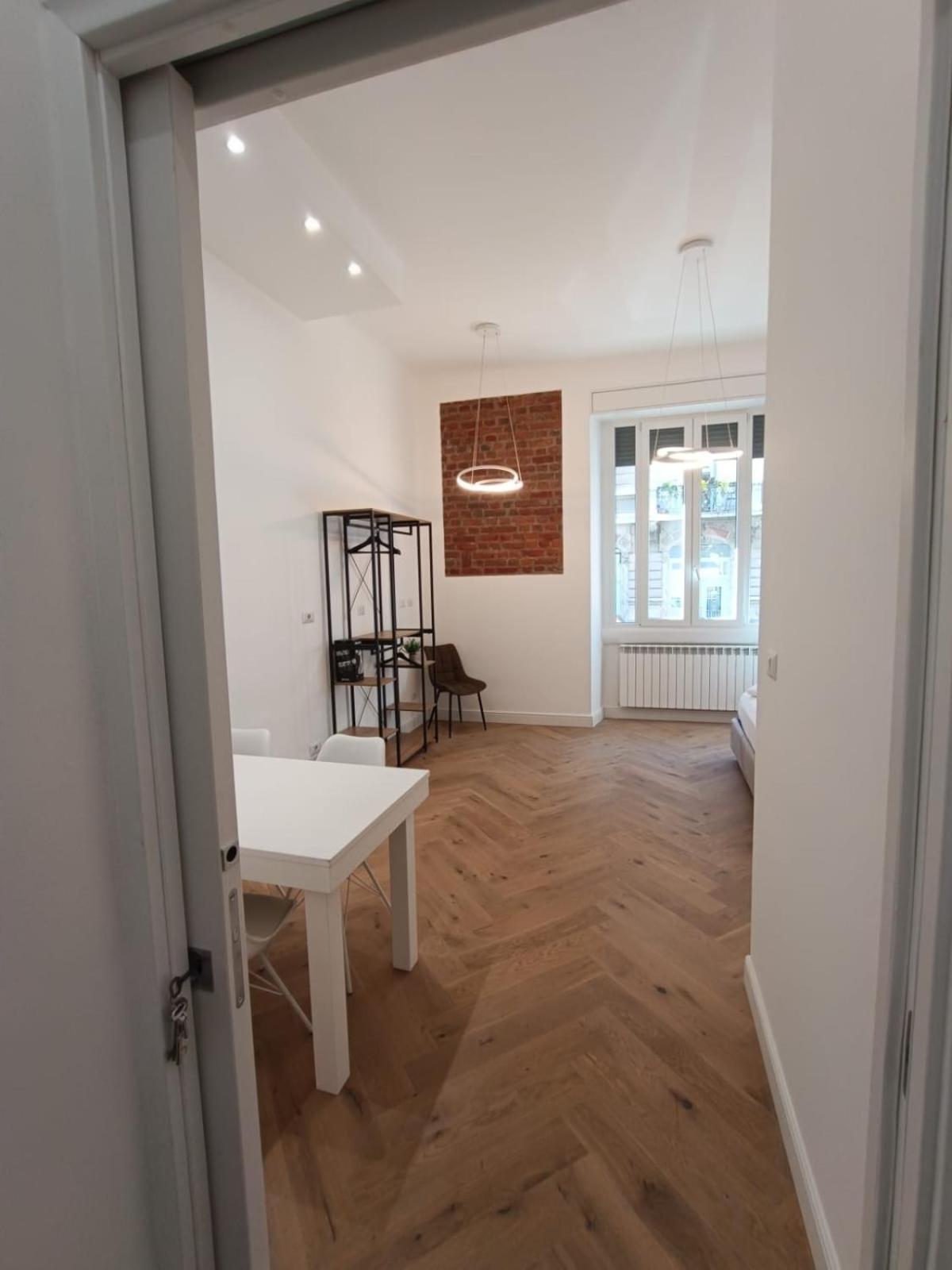 Be-C0 Centrale New Double Suite Milan Bagian luar foto