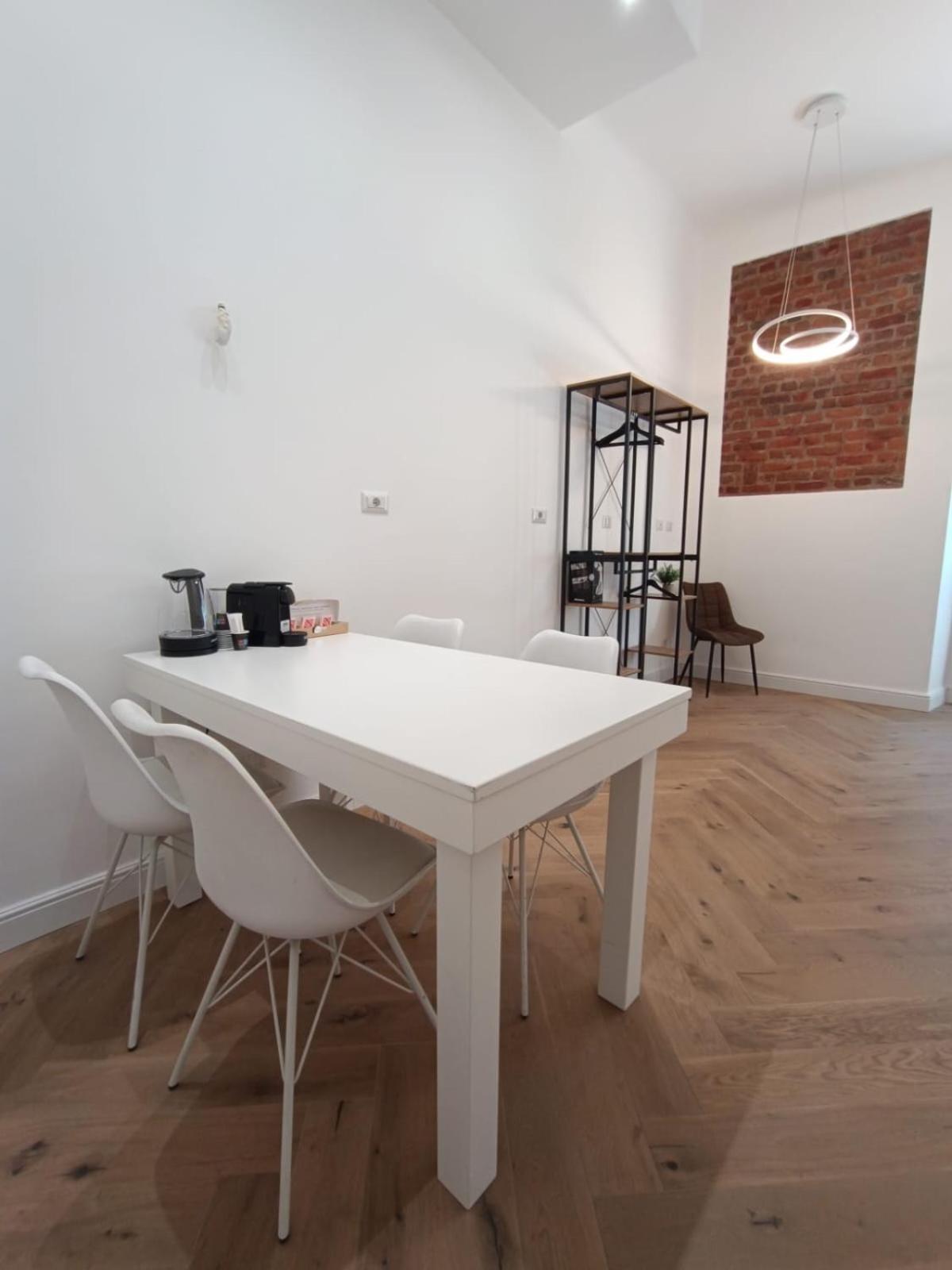 Be-C0 Centrale New Double Suite Milan Bagian luar foto