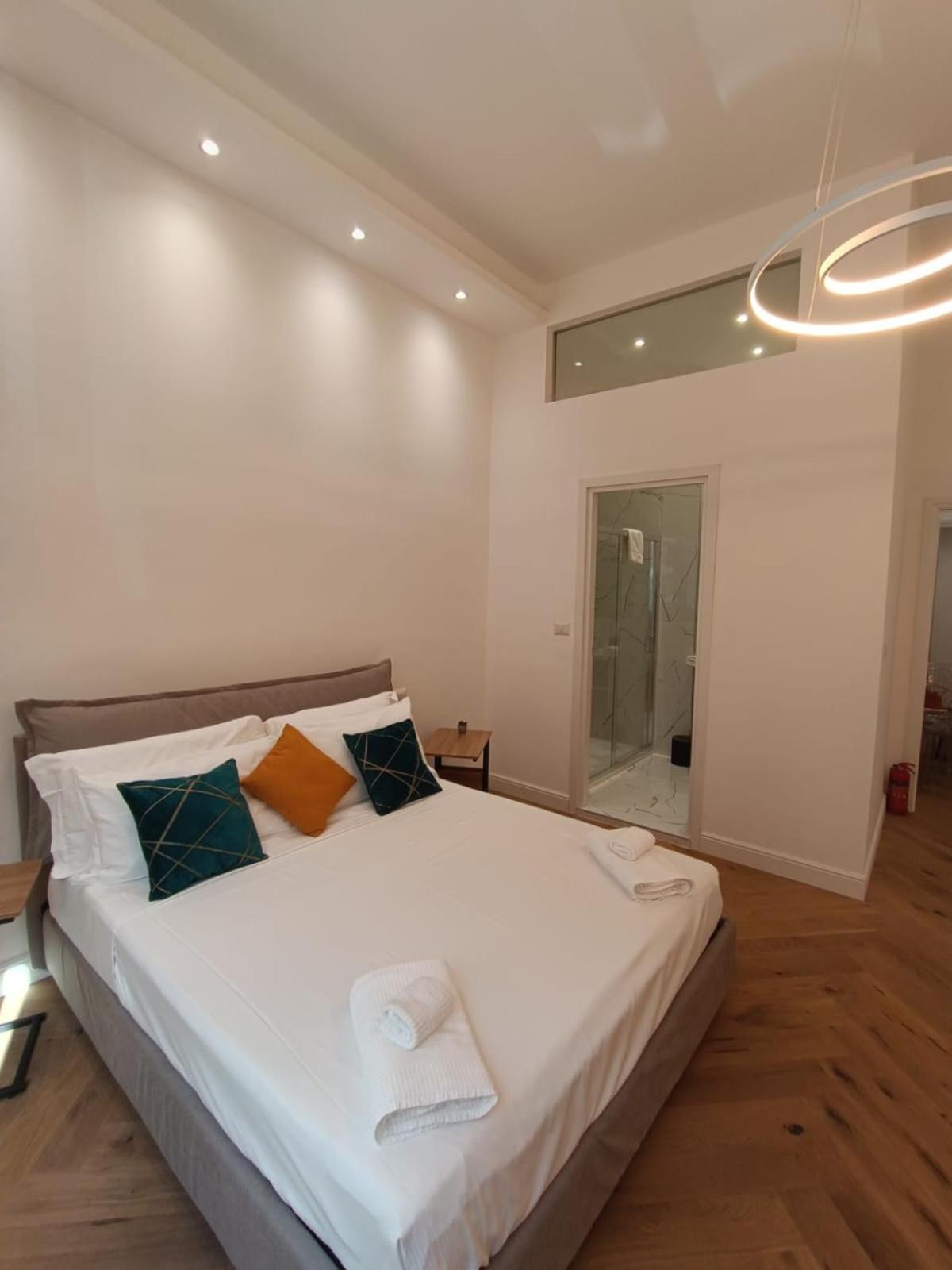 Be-C0 Centrale New Double Suite Milan Bagian luar foto