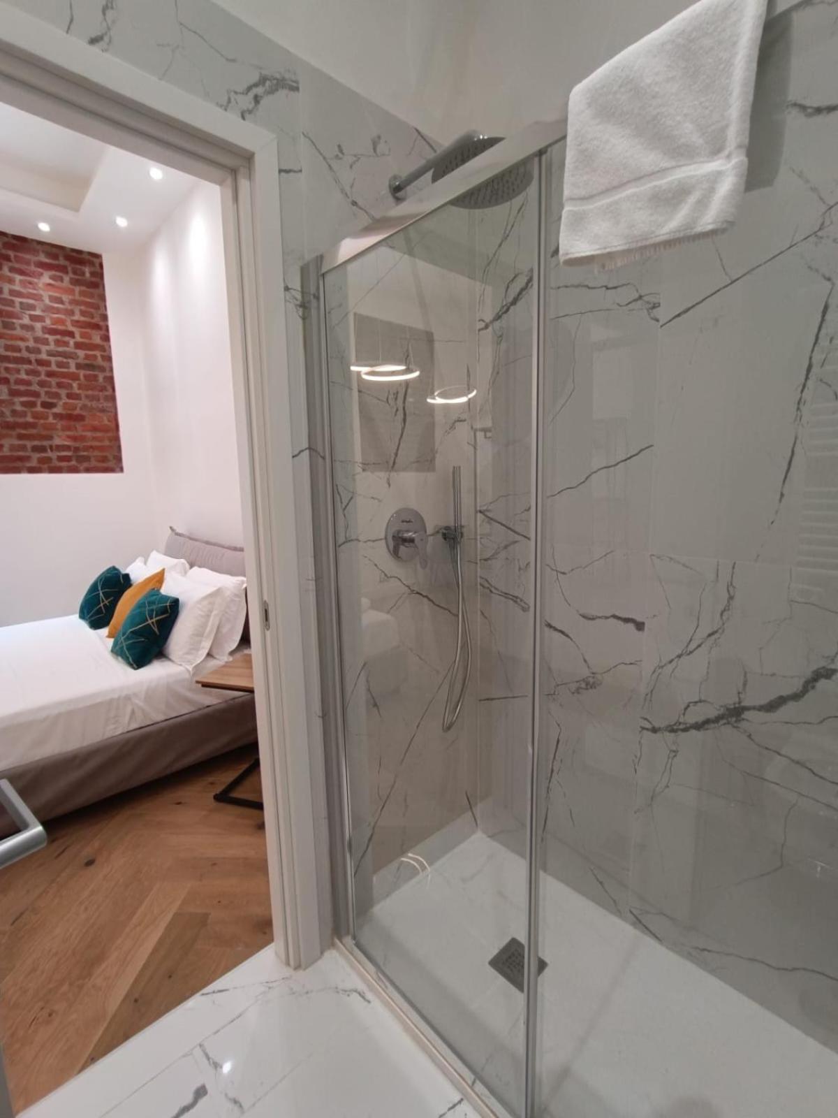 Be-C0 Centrale New Double Suite Milan Bagian luar foto