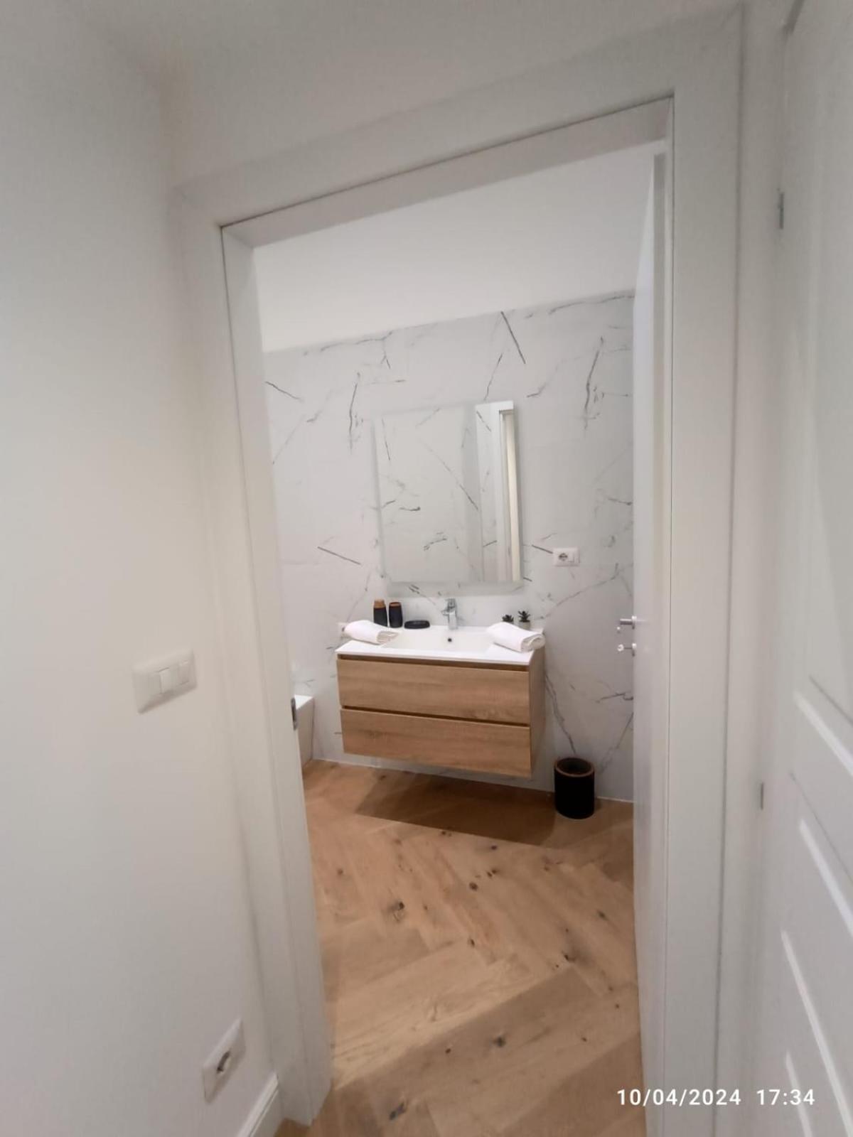 Be-C0 Centrale New Double Suite Milan Bagian luar foto