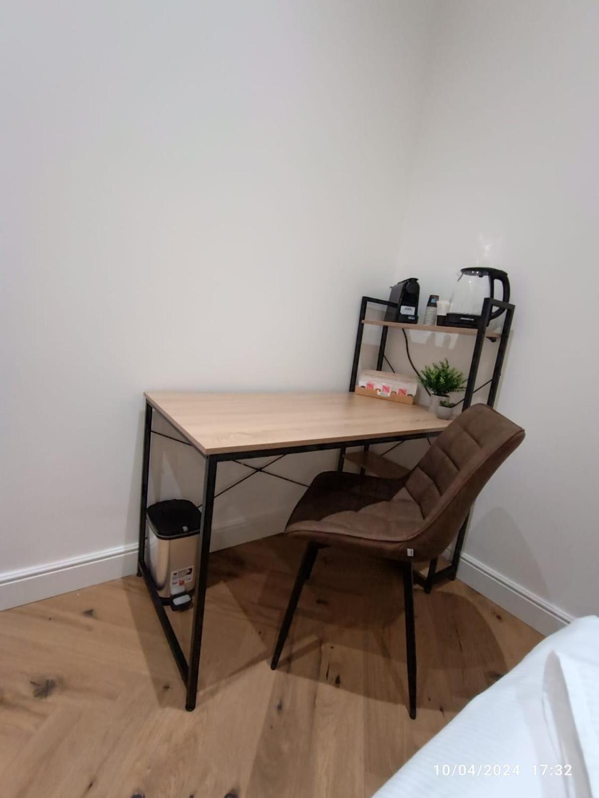 Be-C0 Centrale New Double Suite Milan Bagian luar foto